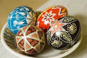 This image has an empty alt attribute; its file name is pysanky.jpg